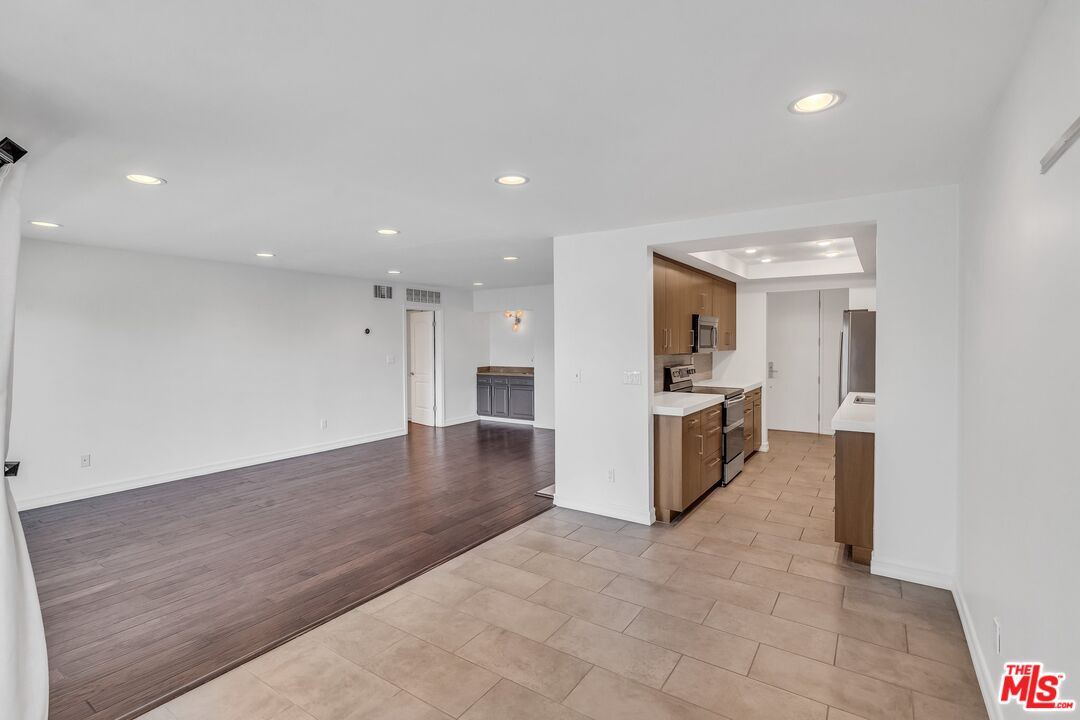 11965 Gorham Ave Unit: 301