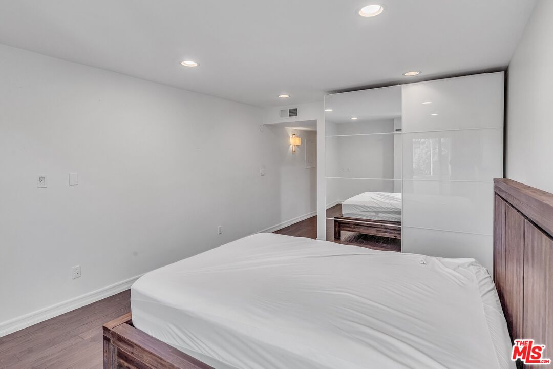 11965 Gorham Ave Unit: 301