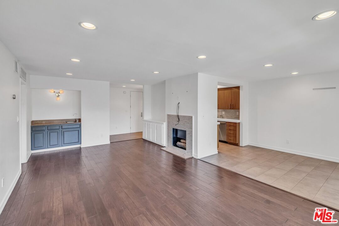 11965 Gorham Ave Unit: 301
