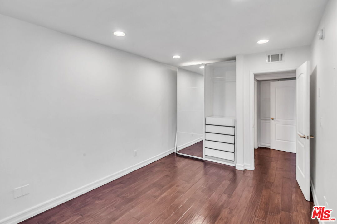 11965 Gorham Ave Unit: 301