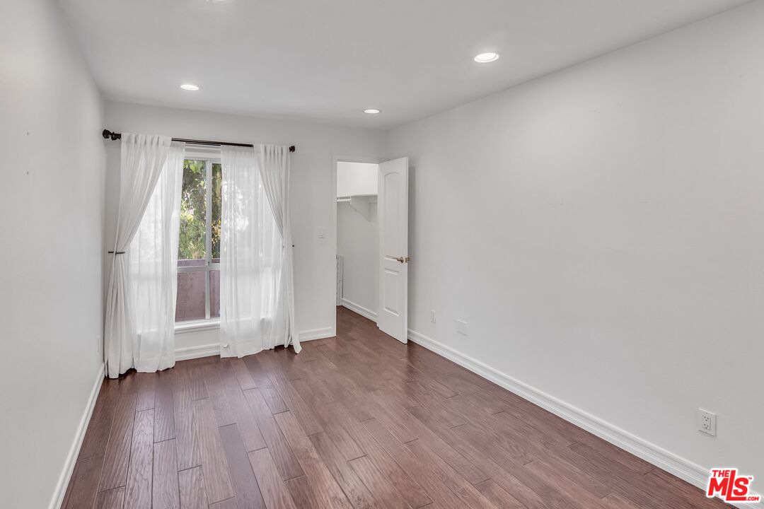 11965 Gorham Ave Unit: 301