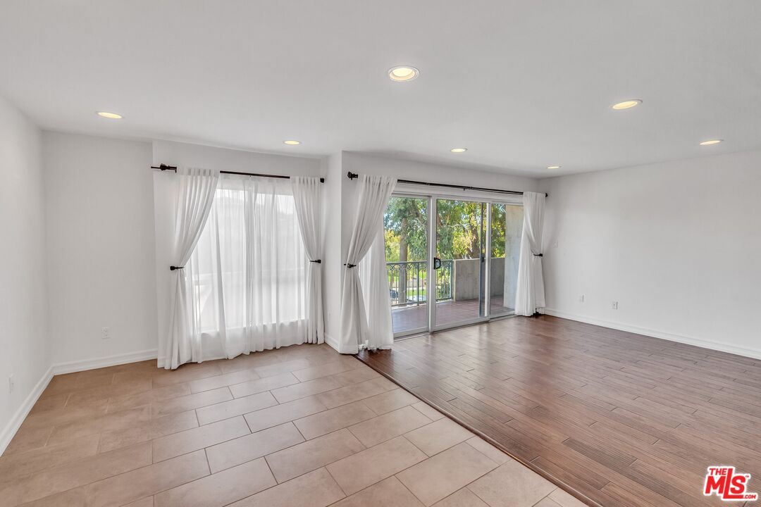 11965 Gorham Ave Unit: 301