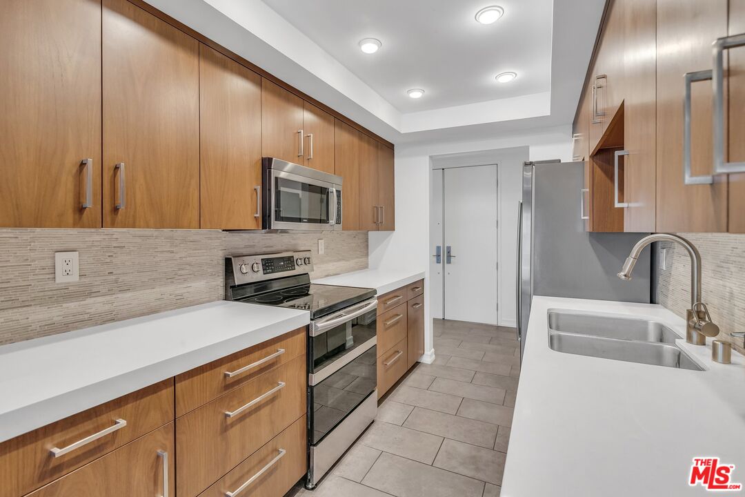 11965 Gorham Ave Unit: 301
