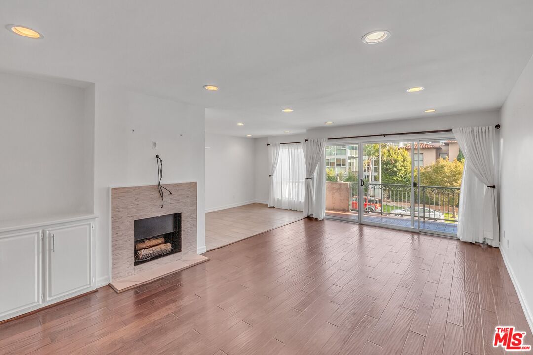 11965 Gorham Ave Unit: 301