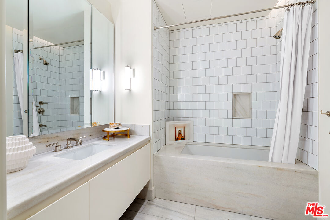 8420 Sunset Boulevard Unit: 107