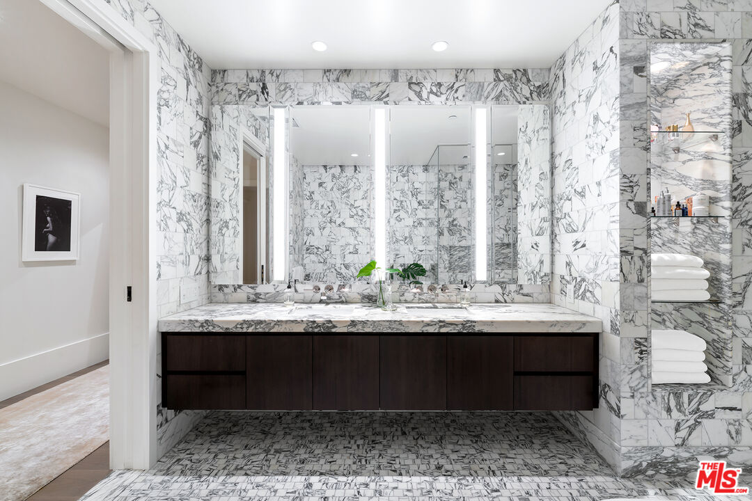 8420 Sunset Boulevard Unit: 107