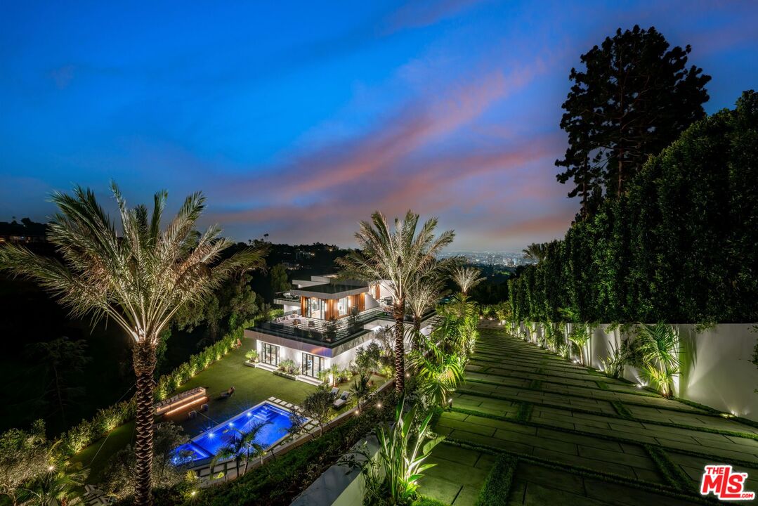 924 Linda Flora Dr