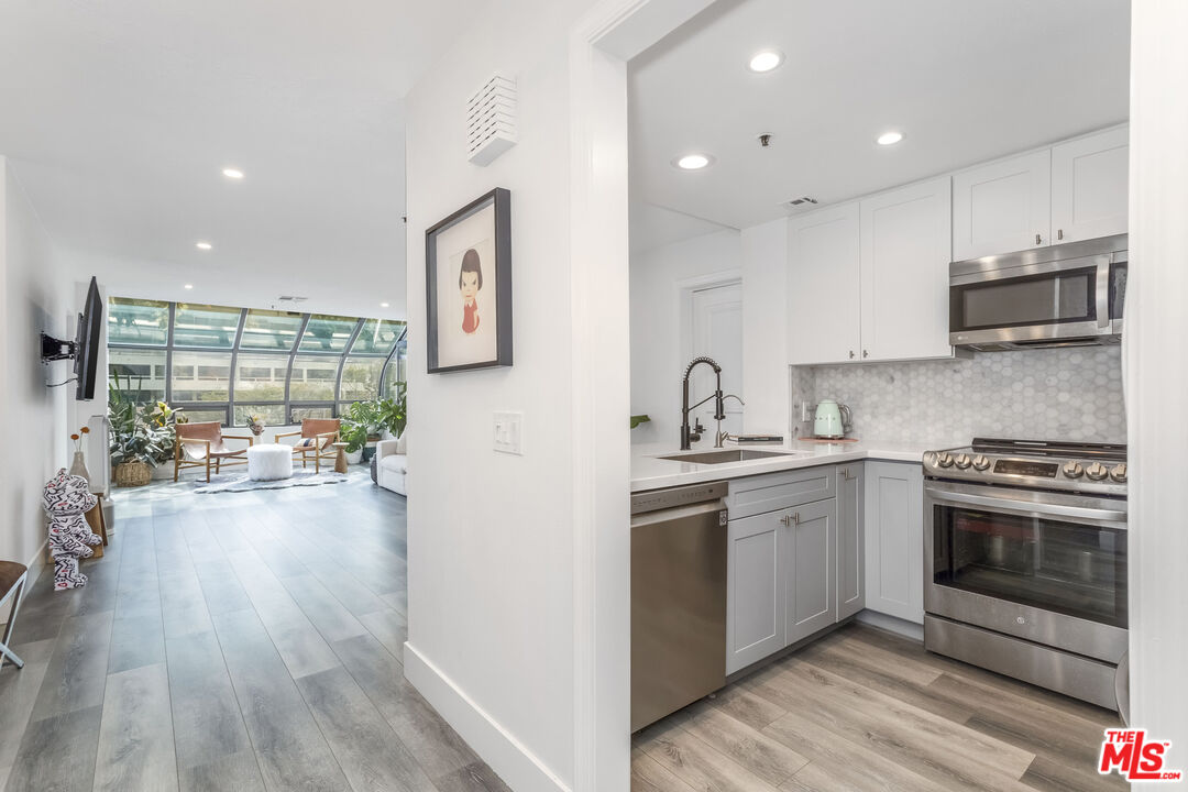 880 W 1st St Unit: 709