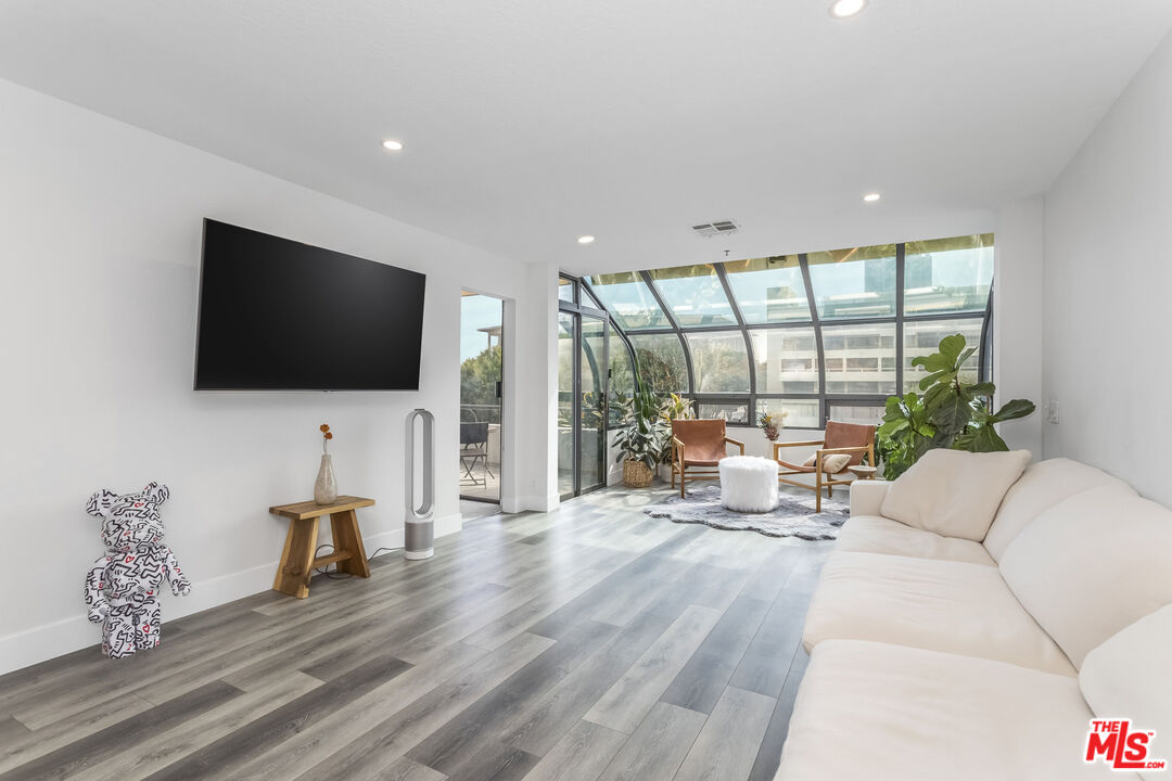 880 W 1st St Unit: 709