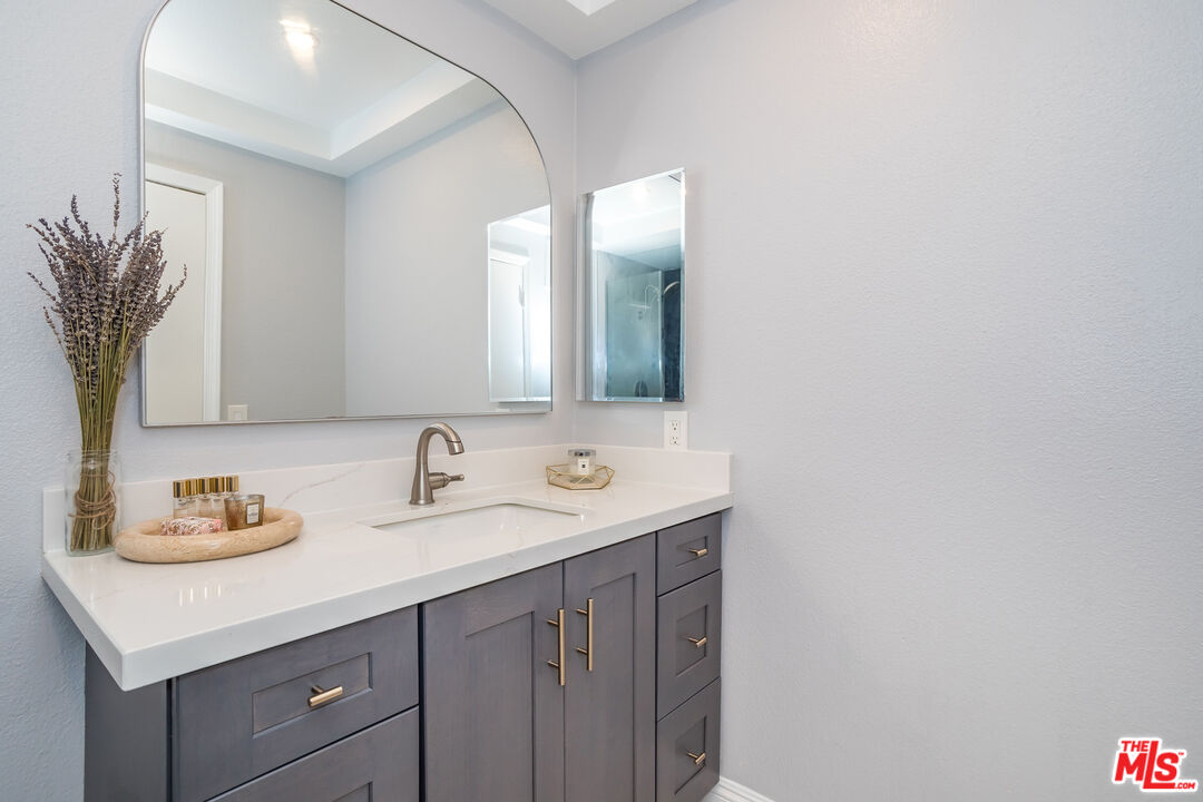 880 W 1st St Unit: 709