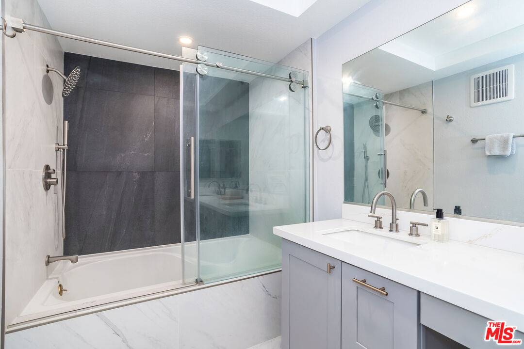 880 W 1st St Unit: 709