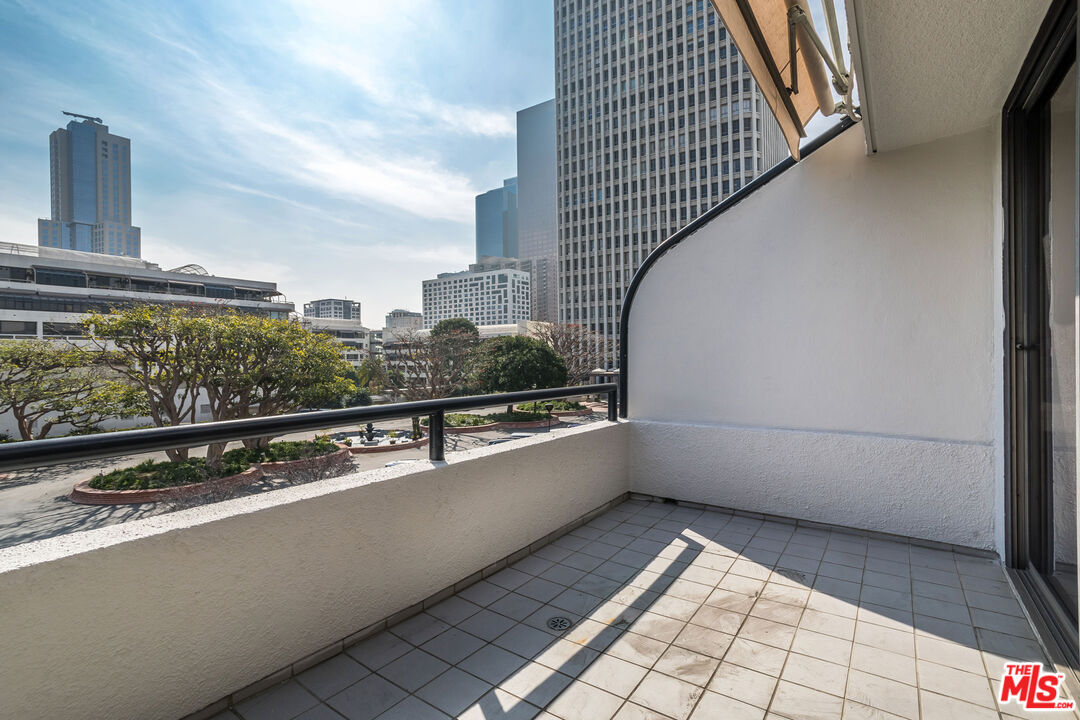 880 W 1st St Unit: 709