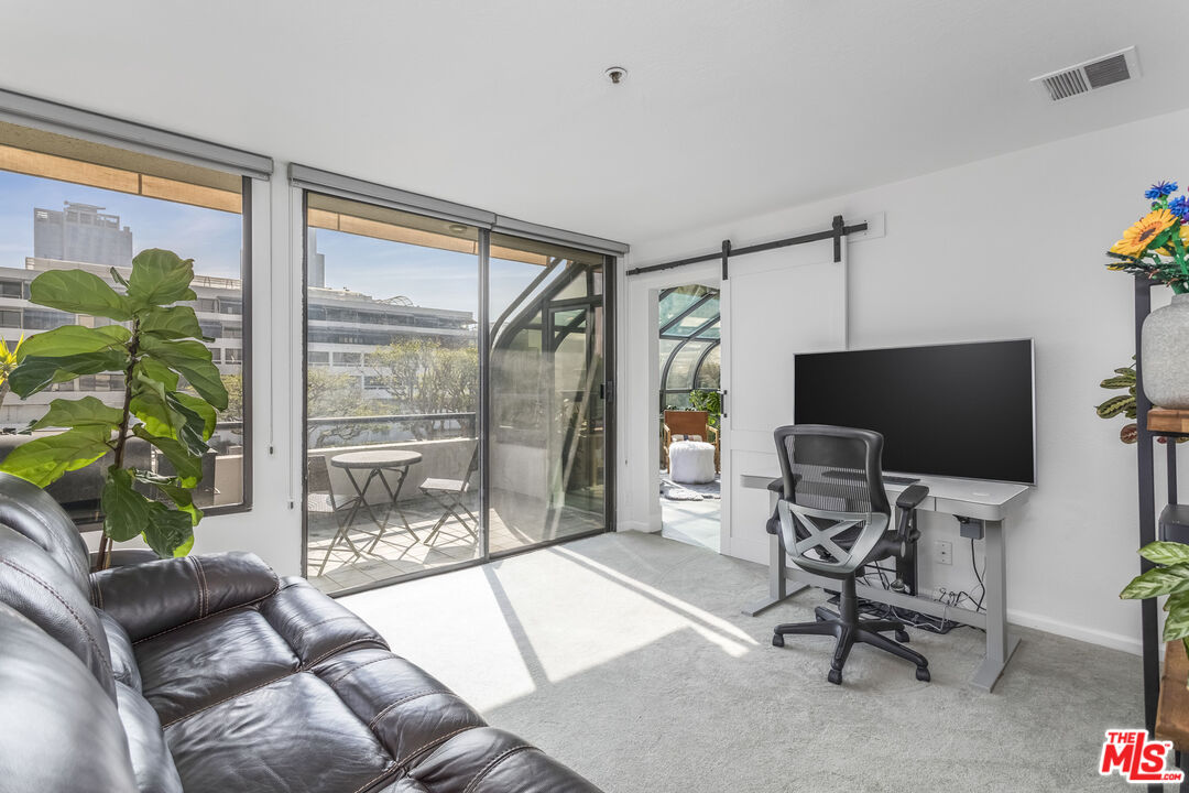 880 W 1st St Unit: 709