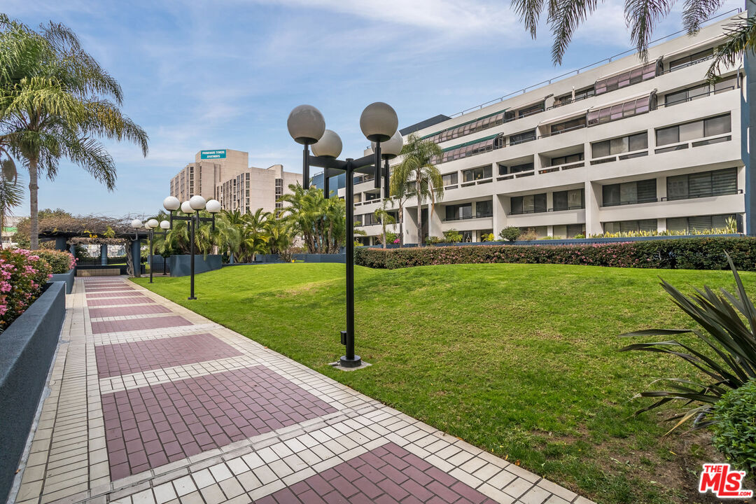 880 W 1st St Unit: 709