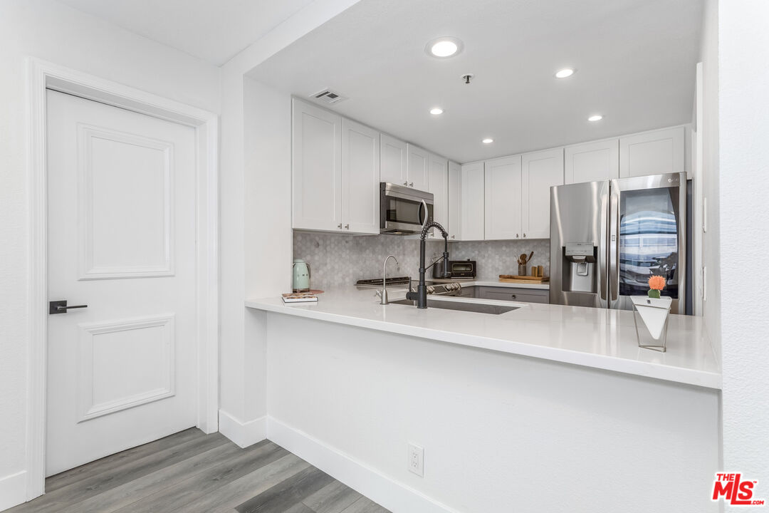 880 W 1st St Unit: 709