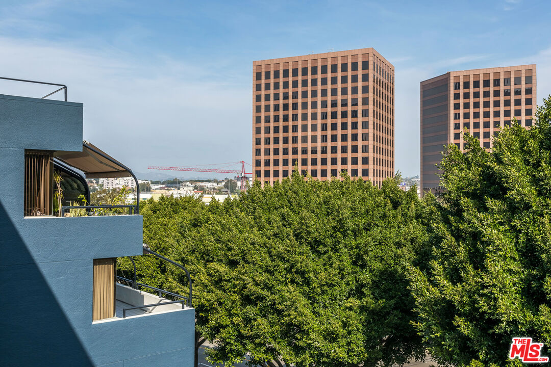 880 W 1st St Unit: 709