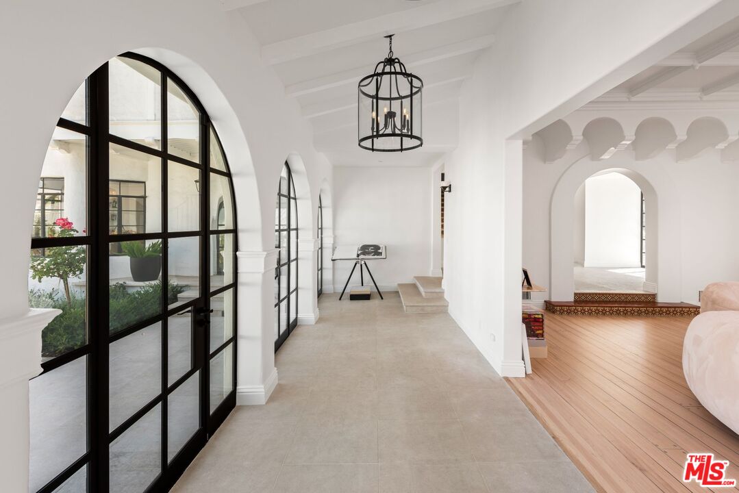 800 S Beverly Glen Blvd