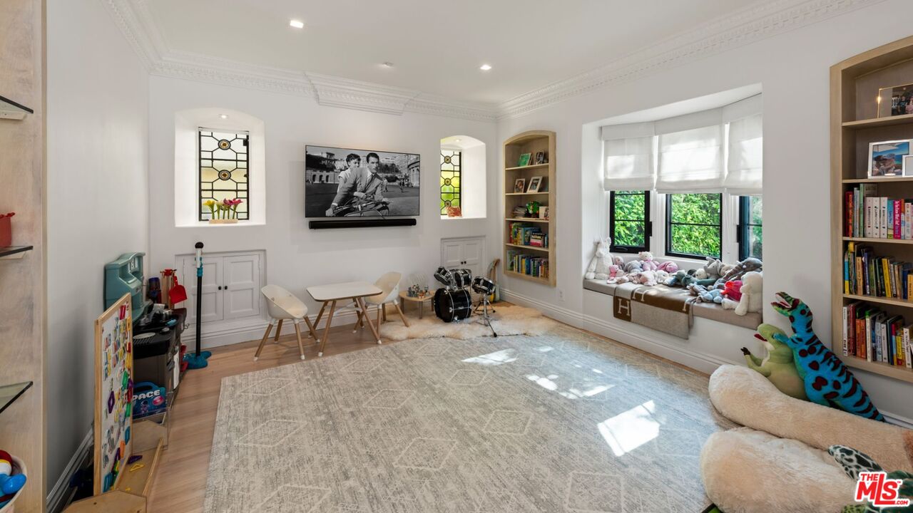 800 S Beverly Glen Blvd