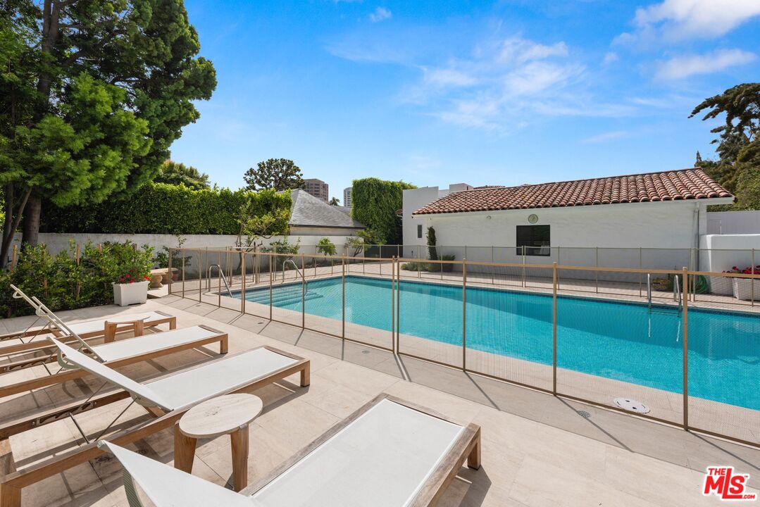 800 S Beverly Glen Blvd