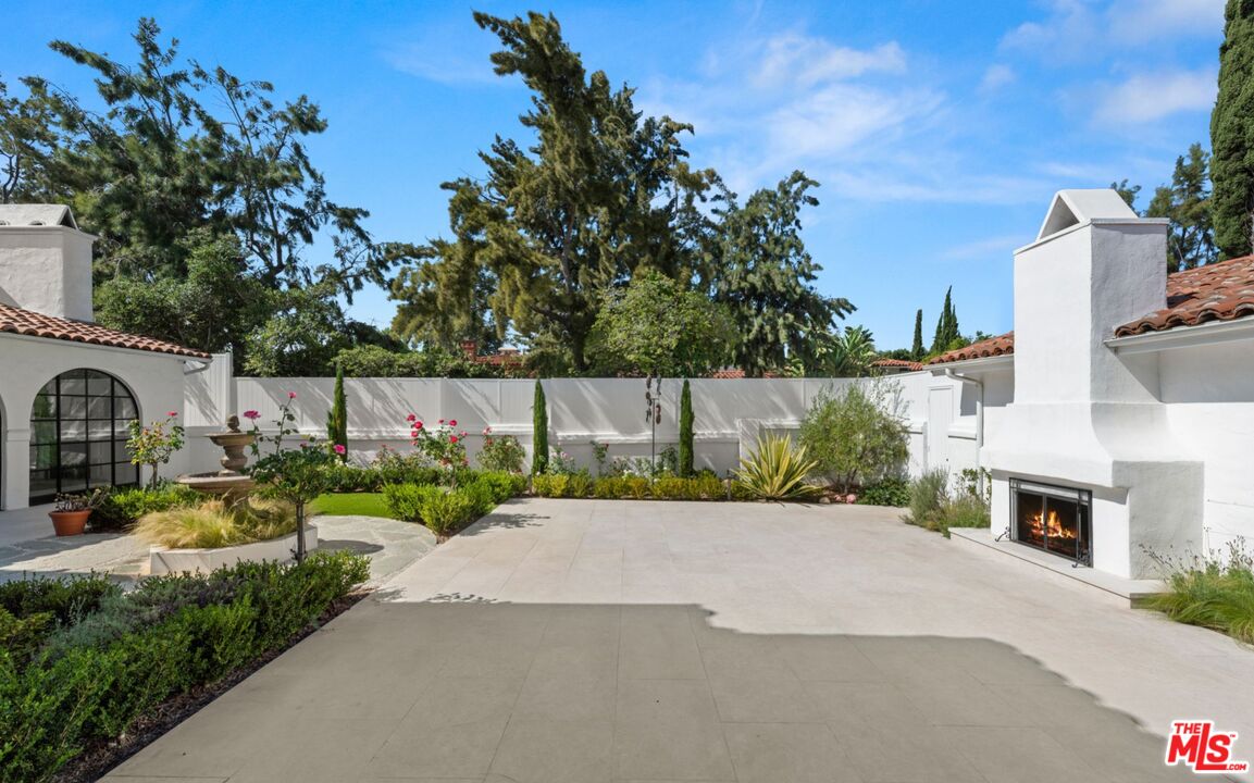 800 S Beverly Glen Blvd