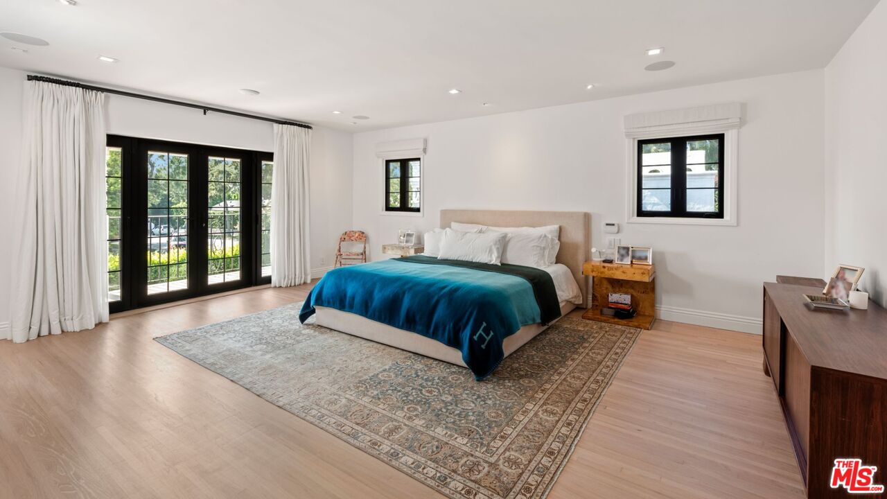 800 S Beverly Glen Blvd