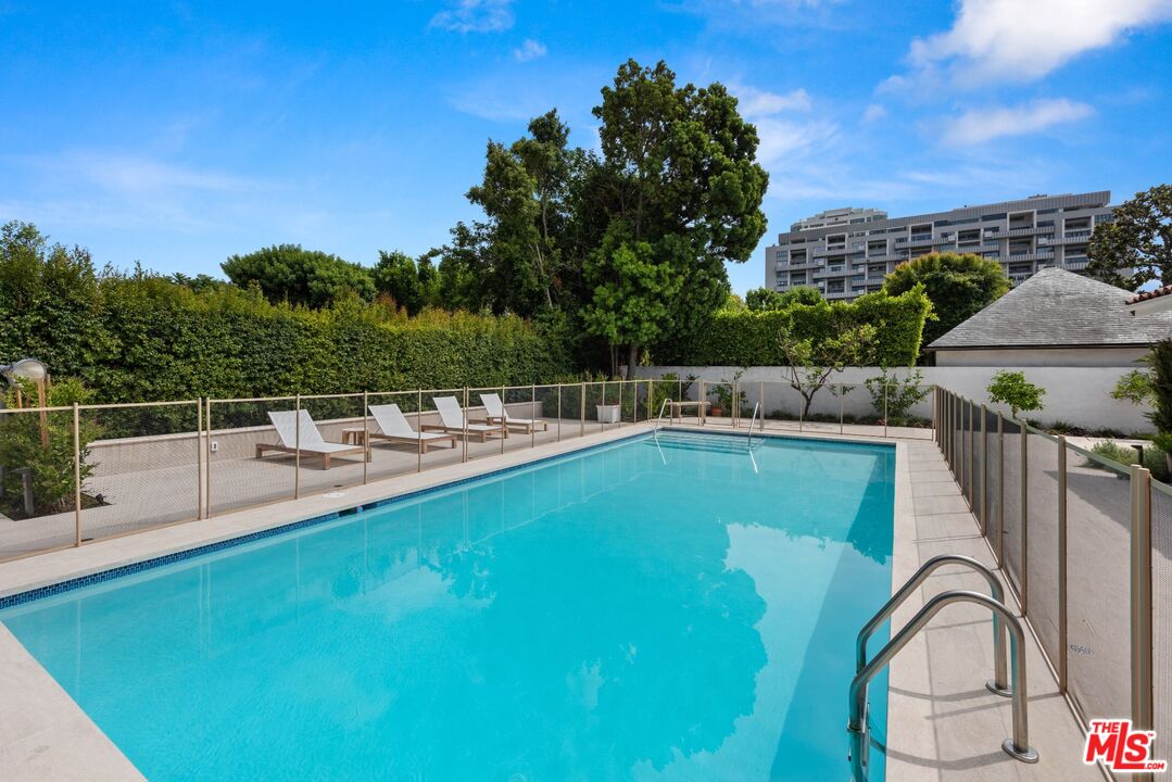 800 S Beverly Glen Blvd