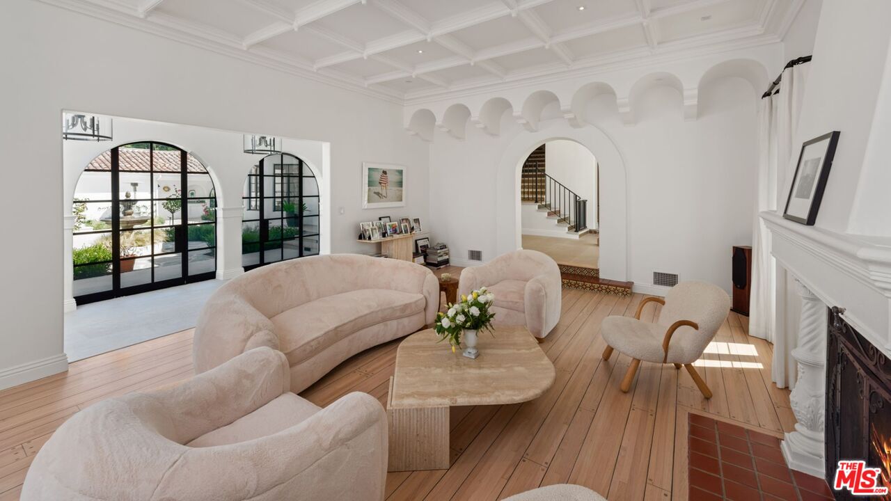 800 S Beverly Glen Blvd