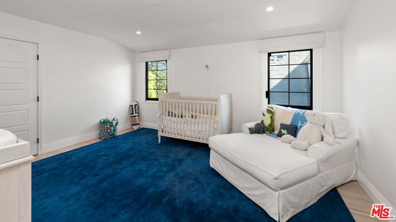 800 S Beverly Glen Blvd