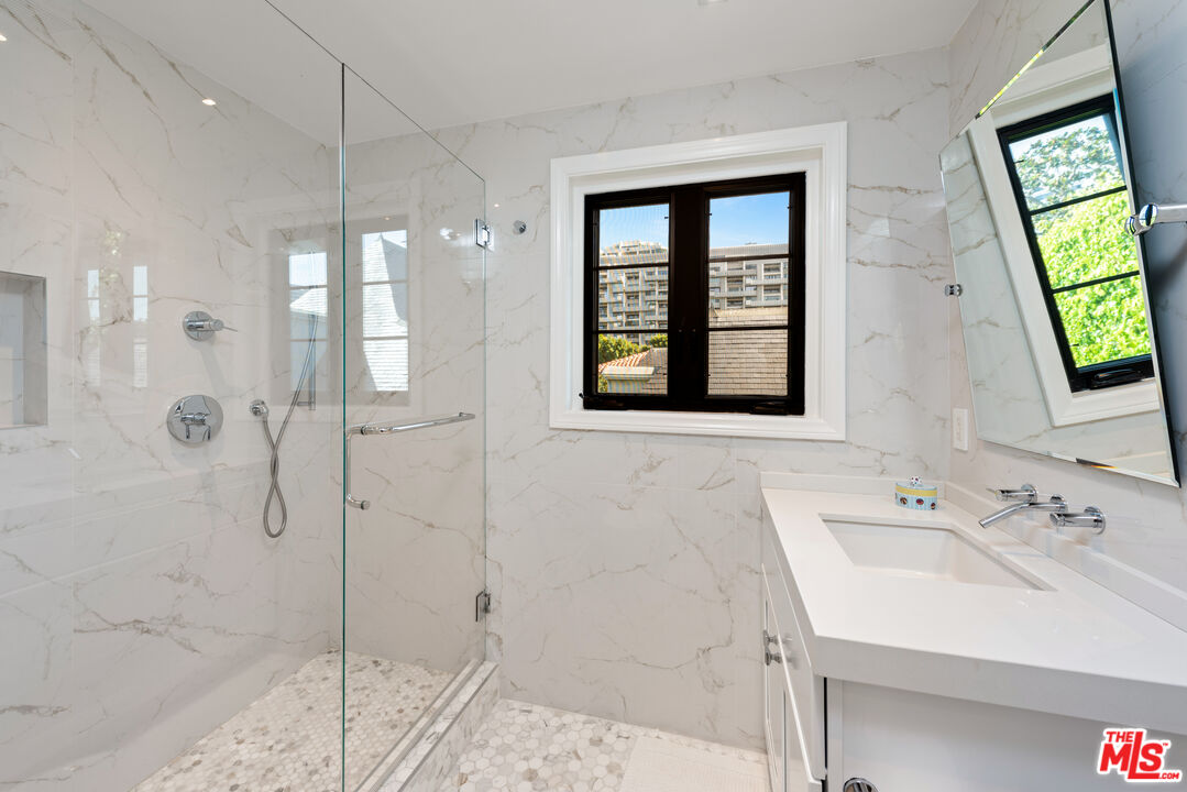 800 S Beverly Glen Blvd