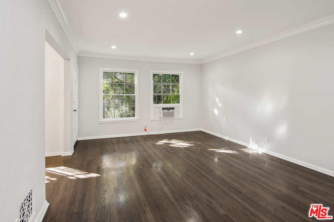 8563 Holloway Dr Unit: 1/2