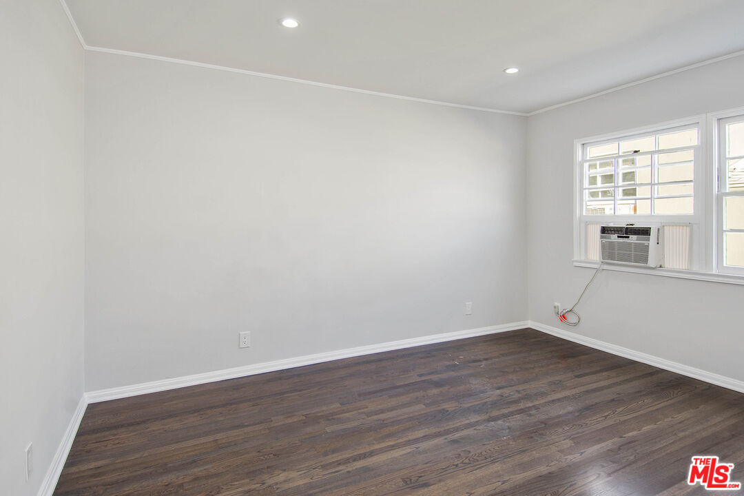 8563 Holloway Dr Unit: 1/2