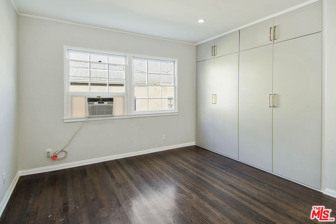 8563 Holloway Dr Unit: 1/2