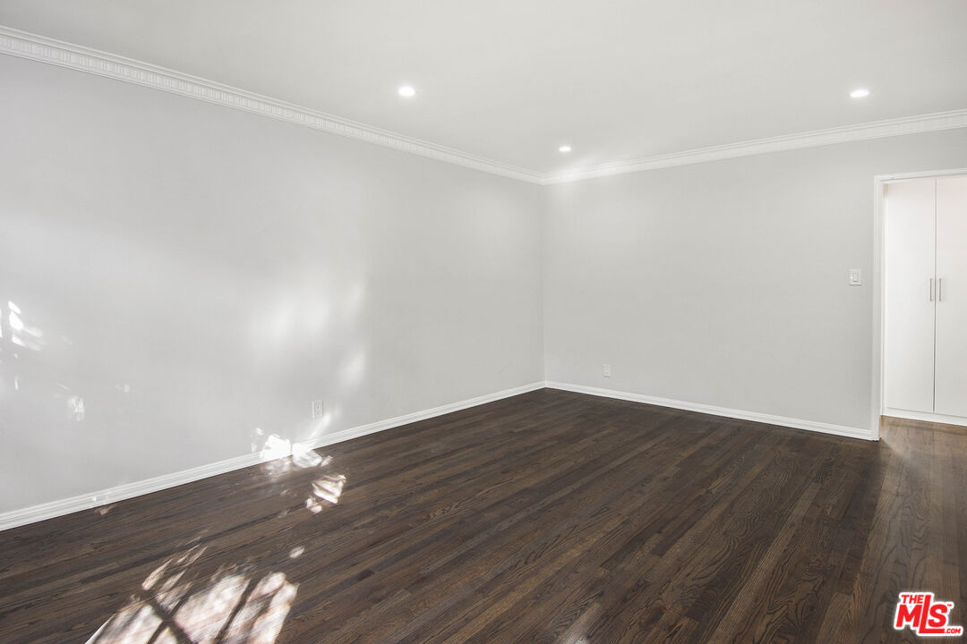 8563 Holloway Dr Unit: 1/2