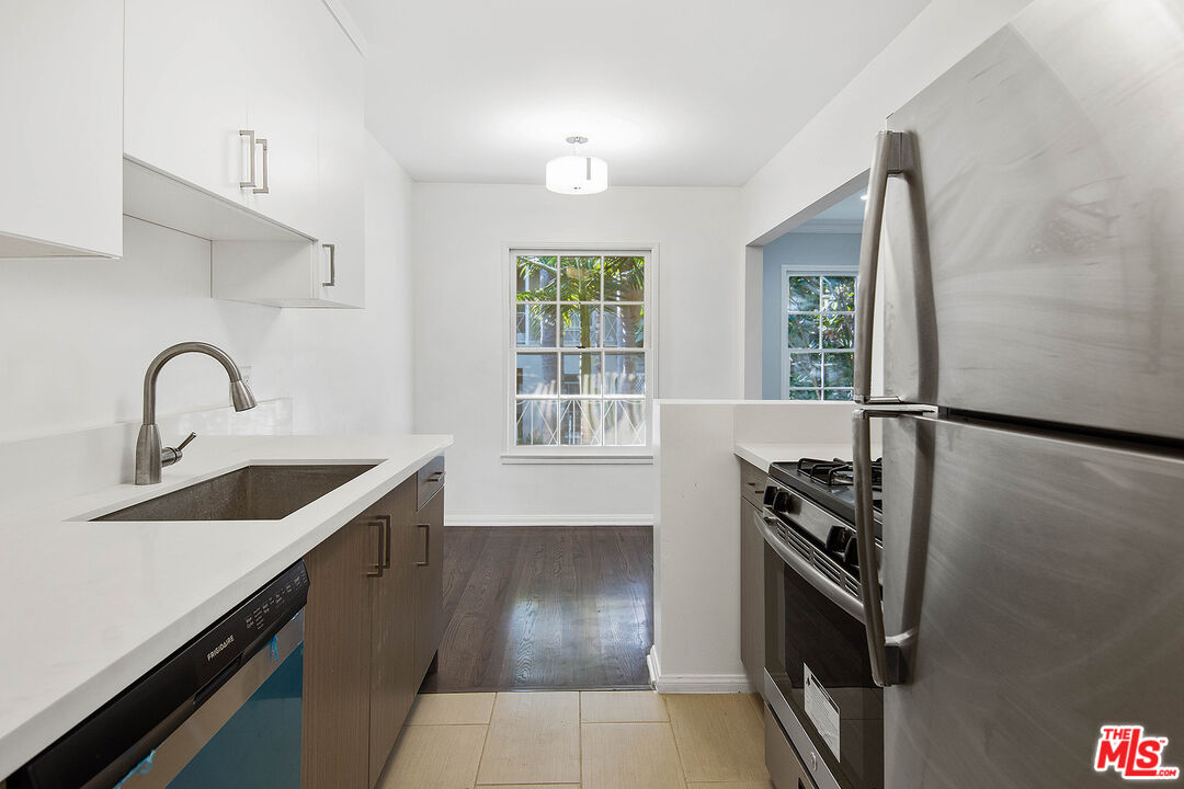 8563 Holloway Dr Unit: 1/2