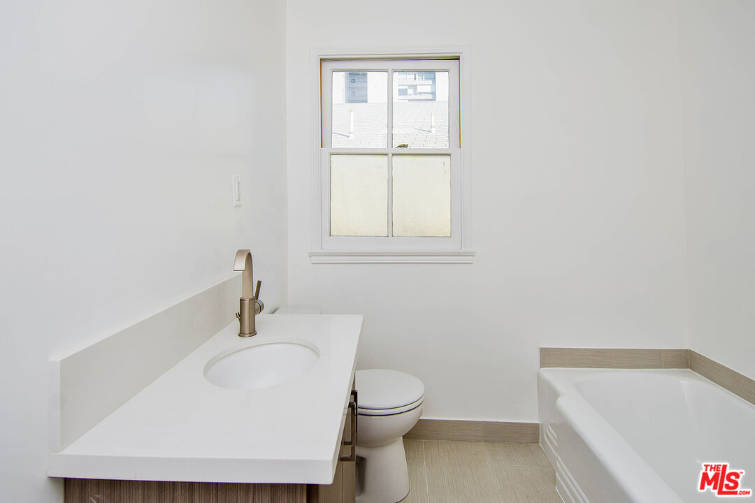 8563 Holloway Dr Unit: 1/2