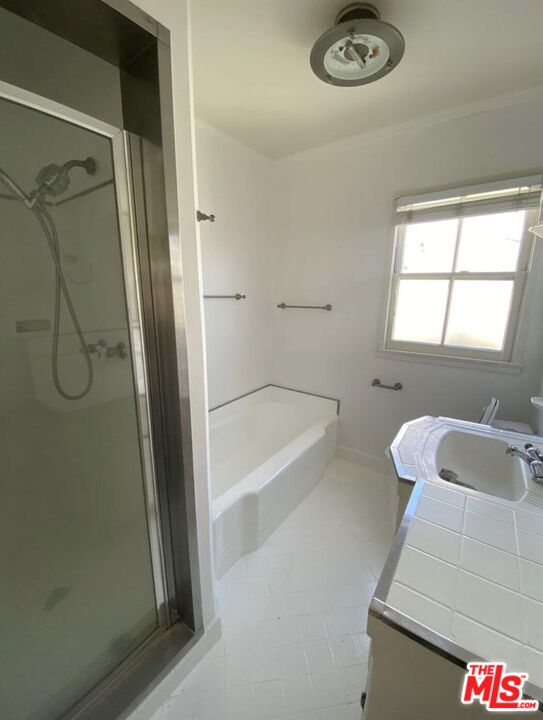 8563 Holloway Dr Unit: 1/4