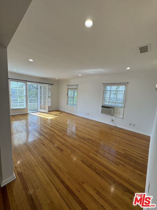 8563 Holloway Dr Unit: 1/4