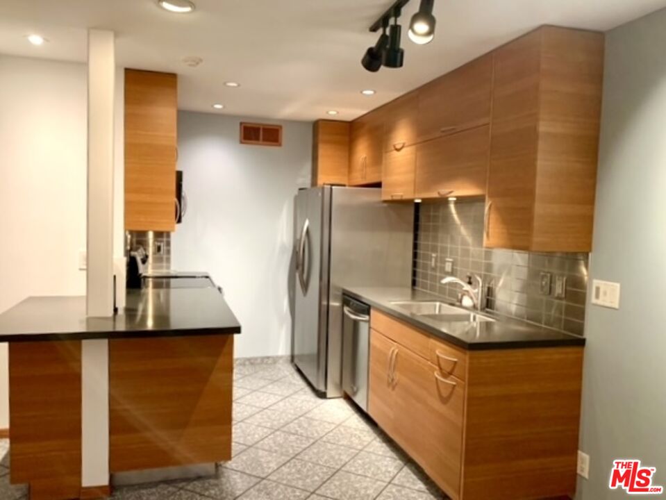 970 Palm Ave Unit: 104