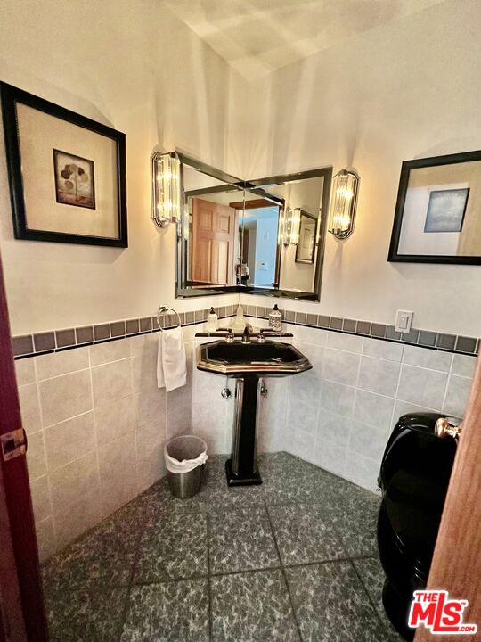 970 Palm Ave Unit: 104