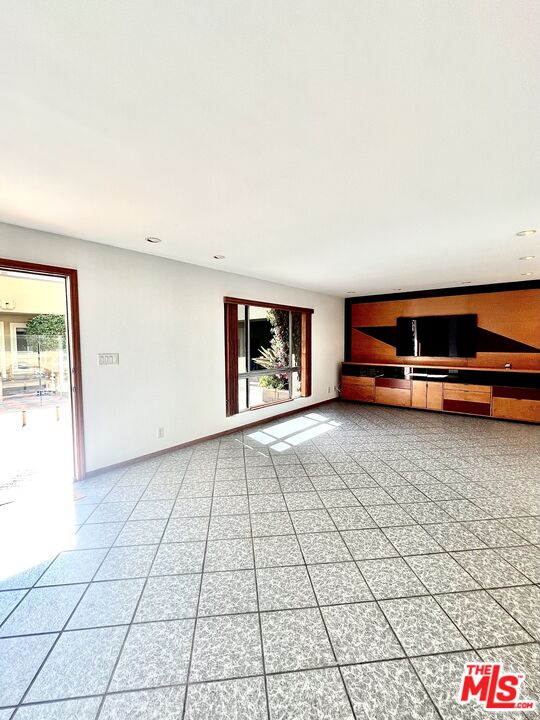 970 Palm Ave Unit: 104