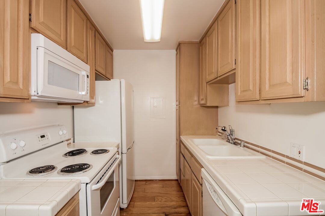 2002 4th St Unit: 212