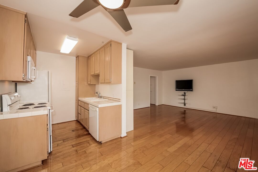 2002 4th St Unit: 212