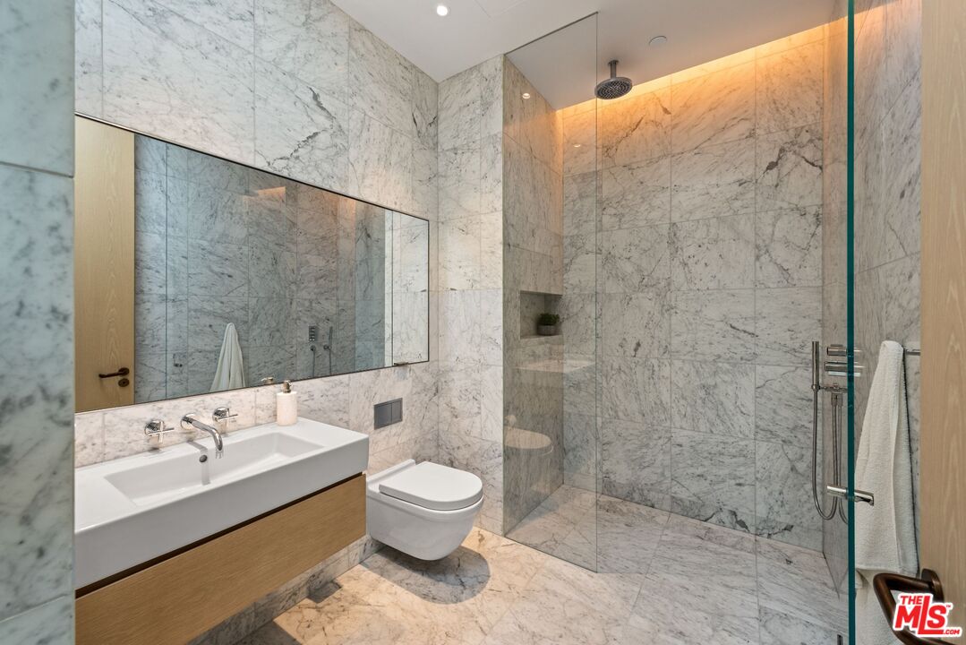 9040 Sunset Blvd Unit: 1002