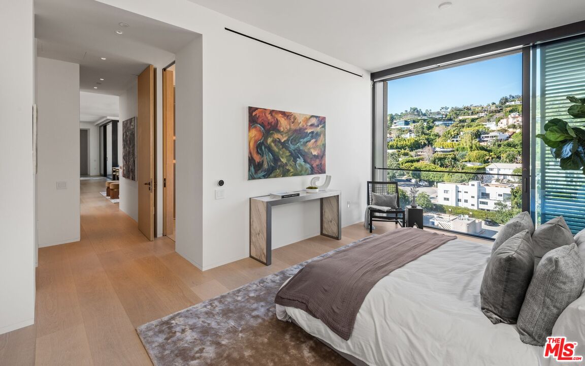 9040 Sunset Blvd Unit: 1002