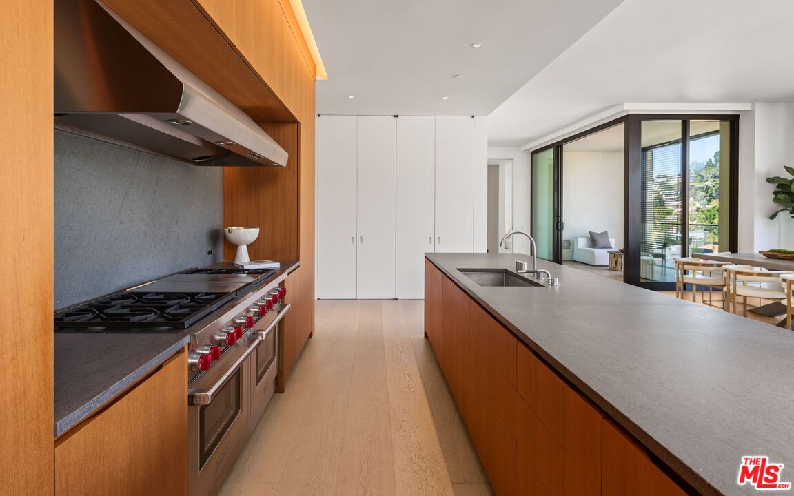 9040 Sunset Blvd Unit: 1002