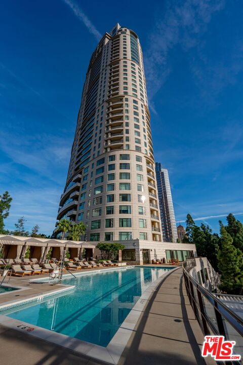 1 W Century Dr Unit: 4D