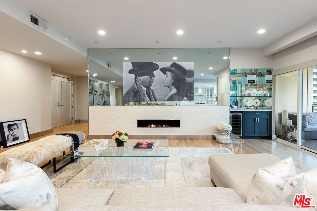 1 W Century Dr Unit: 4D