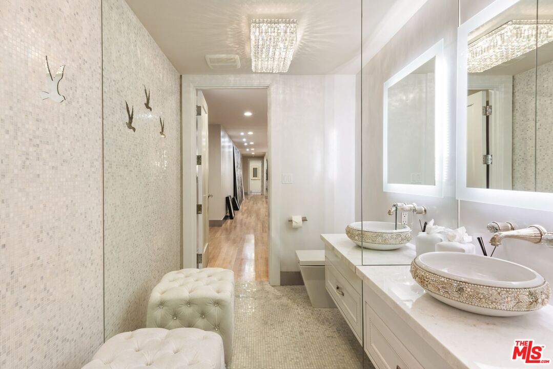 1 W Century Dr Unit: 4D