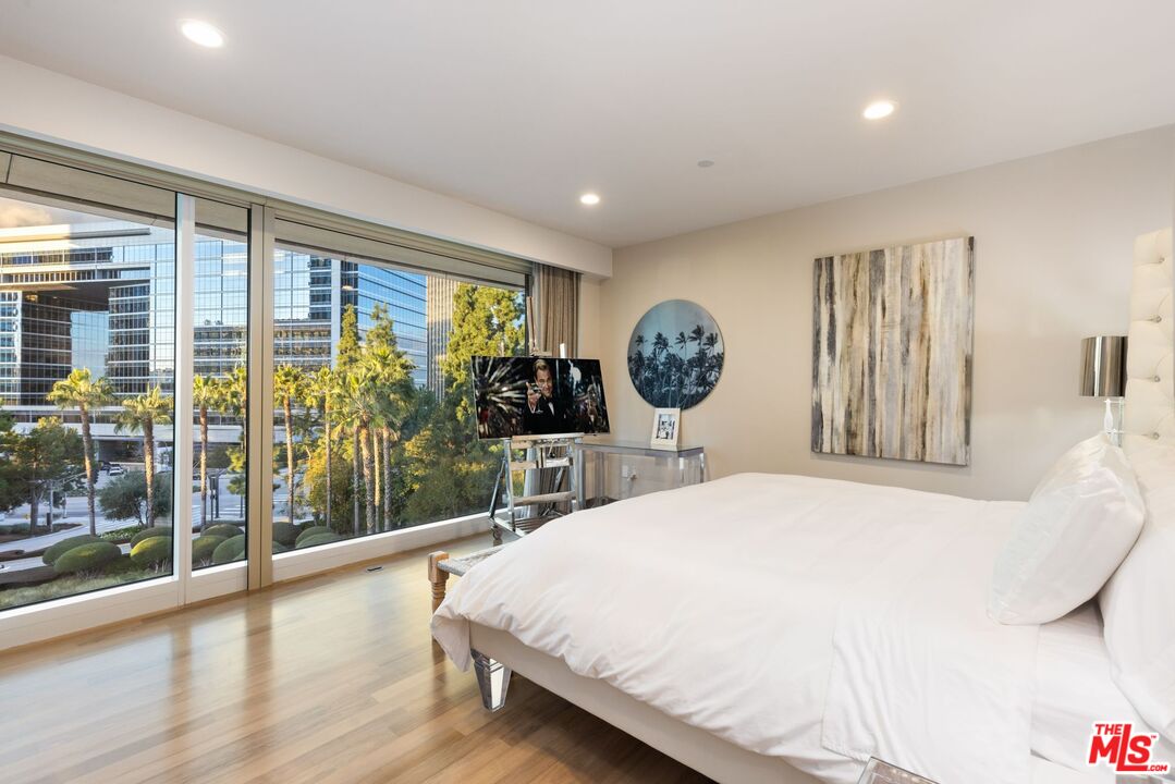 1 W Century Dr Unit: 4D