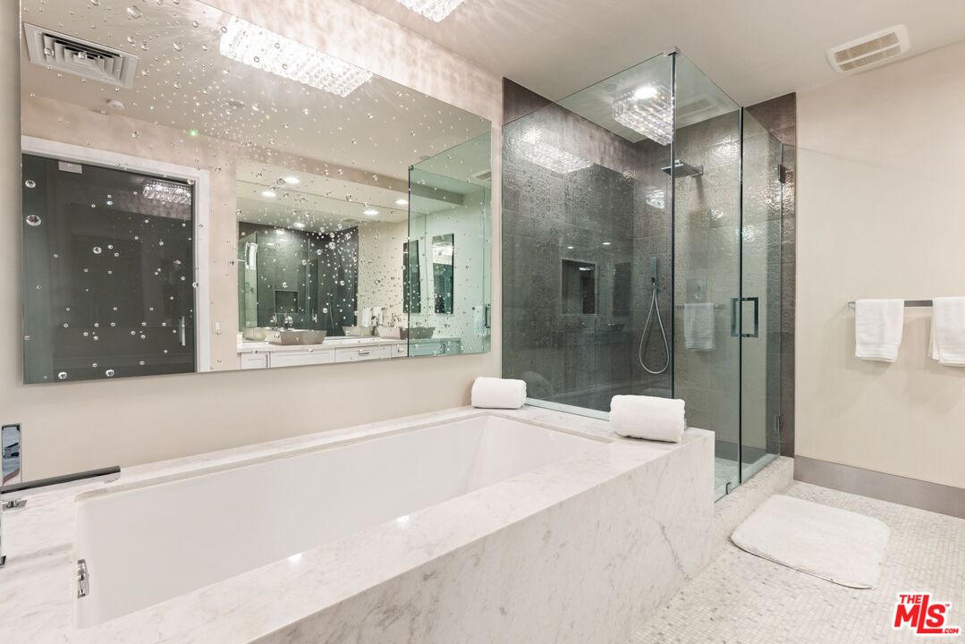 1 W Century Dr Unit: 4D